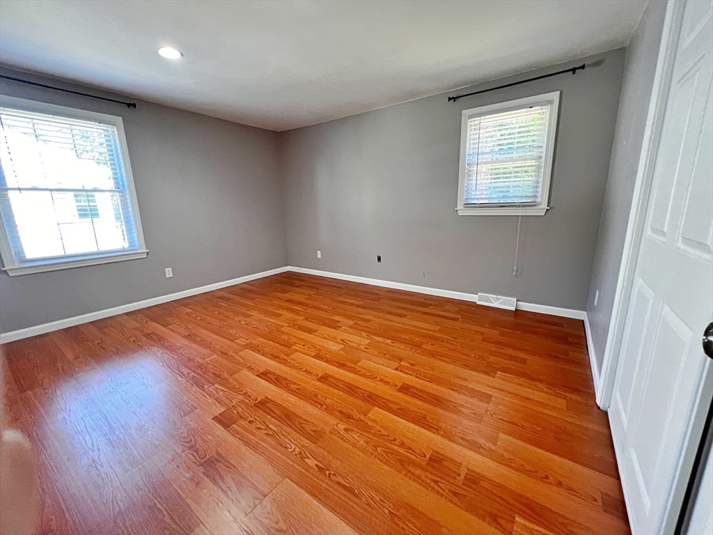 3 bed, 2 bath apartment for rent at 119 Bairdcrest Rd, Springfield — photo 7 of 13