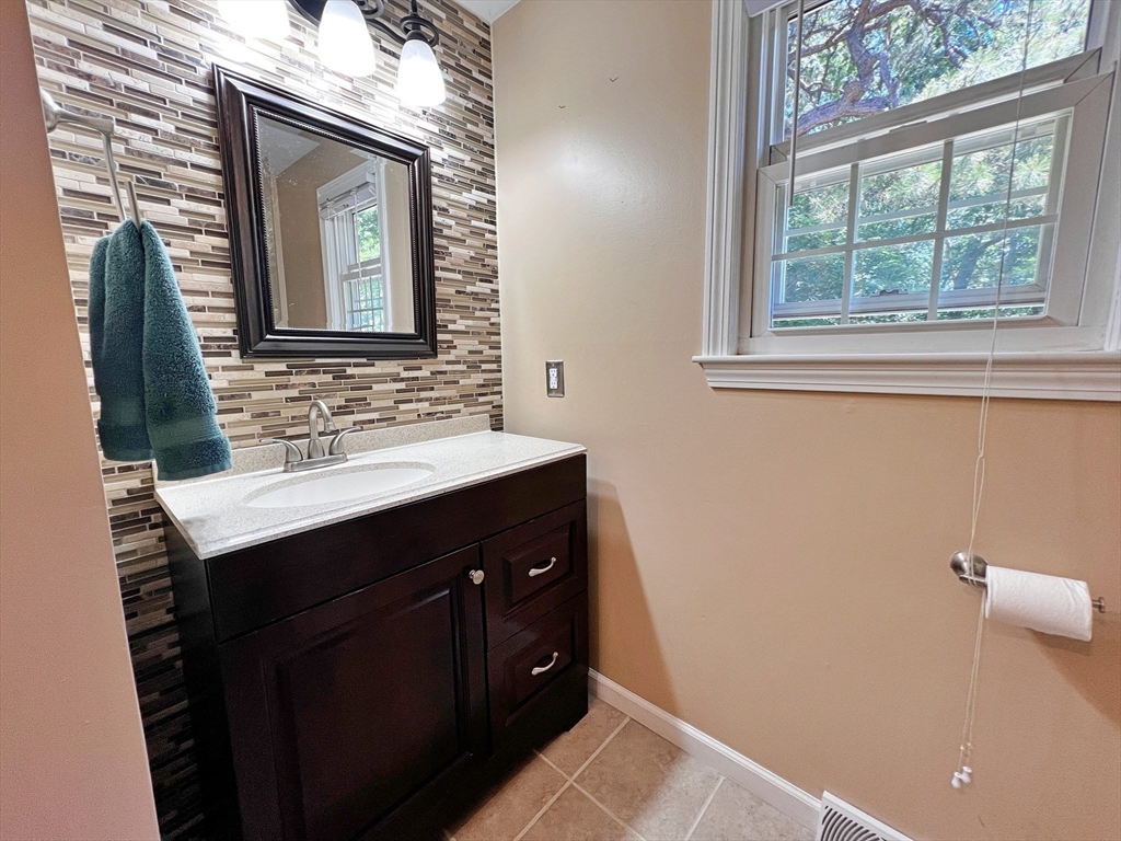 3 bed, 2 bath apartment for rent at 119 Bairdcrest Rd, Springfield — photo 11 of 13