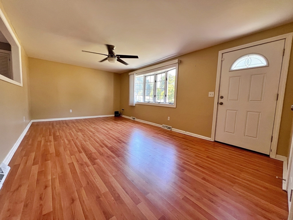 3 bed, 2 bath apartment for rent at 119 Bairdcrest Rd, Springfield — photo 5 of 13