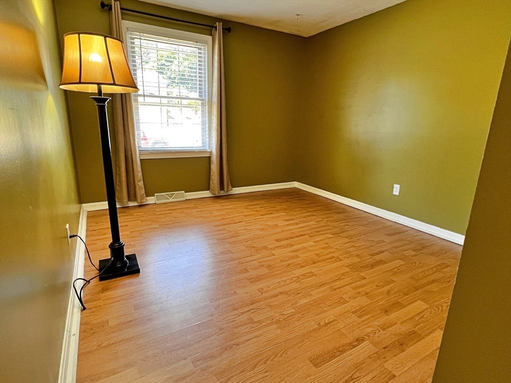 3 bed, 2 bath apartment for rent at 119 Bairdcrest Rd, Springfield — photo 10 of 13