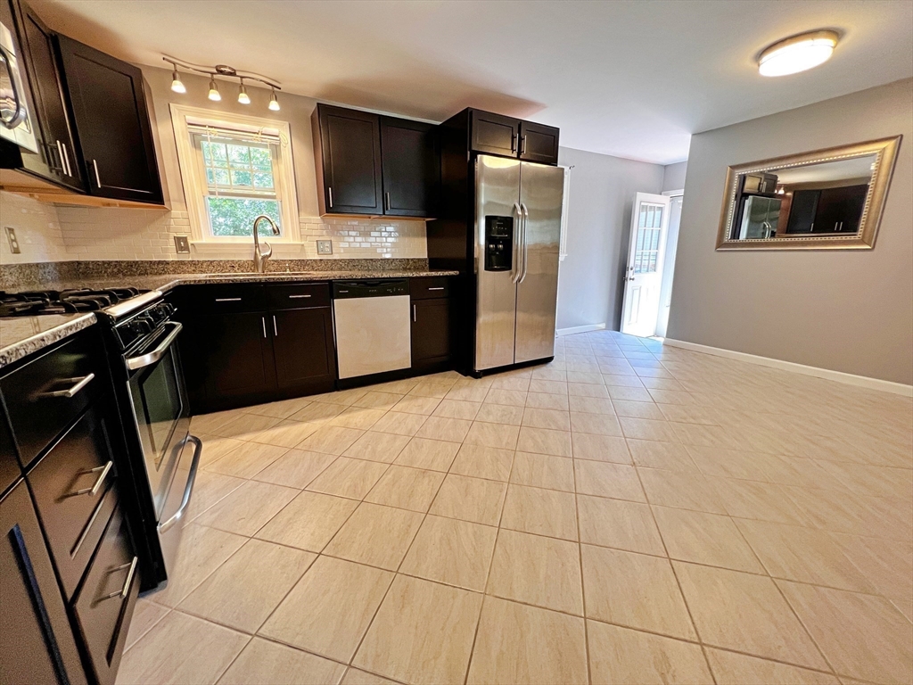 3 bed, 2 bath apartment for rent at 119 Bairdcrest Rd, Springfield — photo 3 of 13