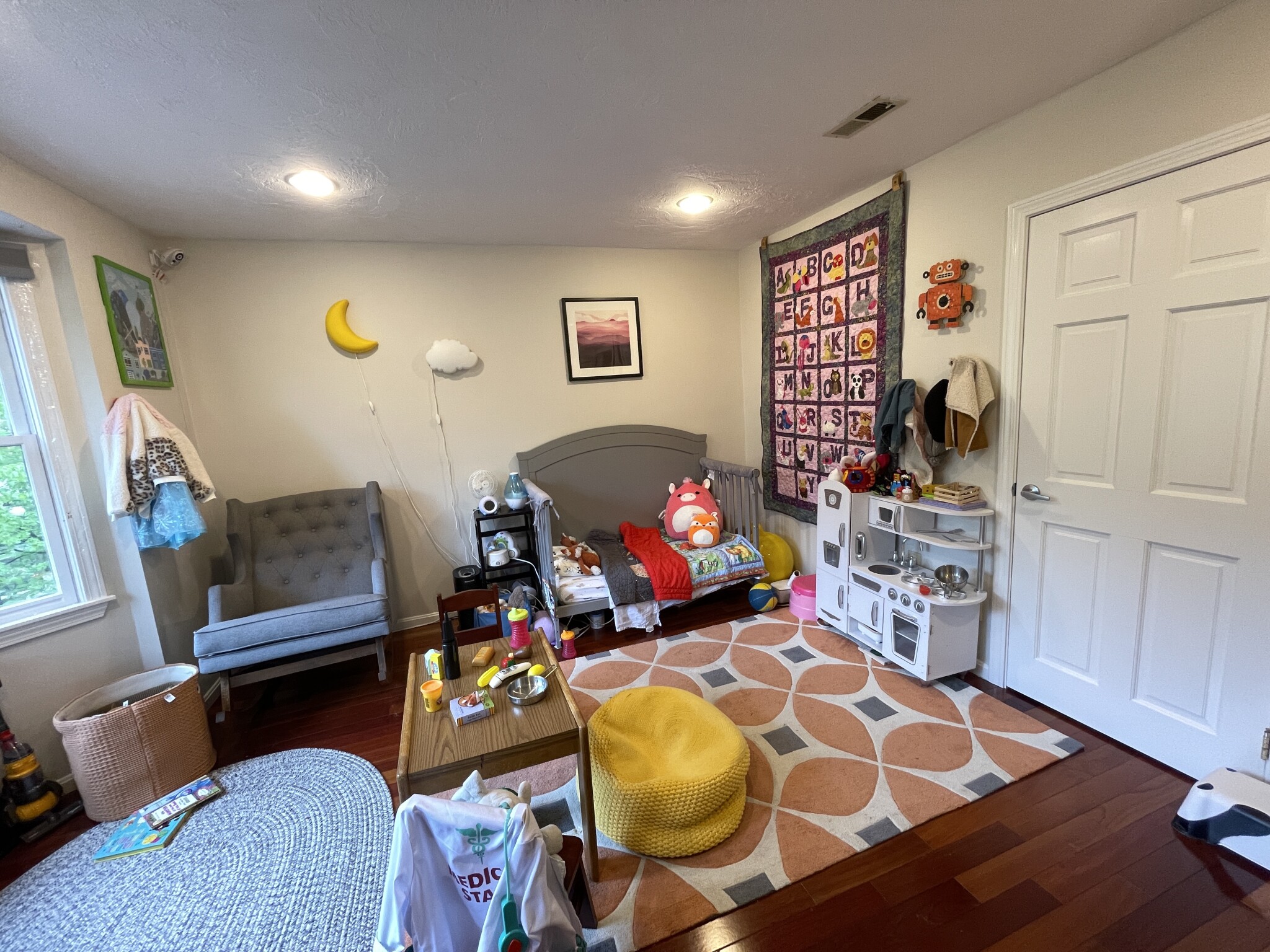 3 bed, 2.5 bath apartment for rent at 119 Beaconsfield Rd, Washington Square — photo 19 of 22