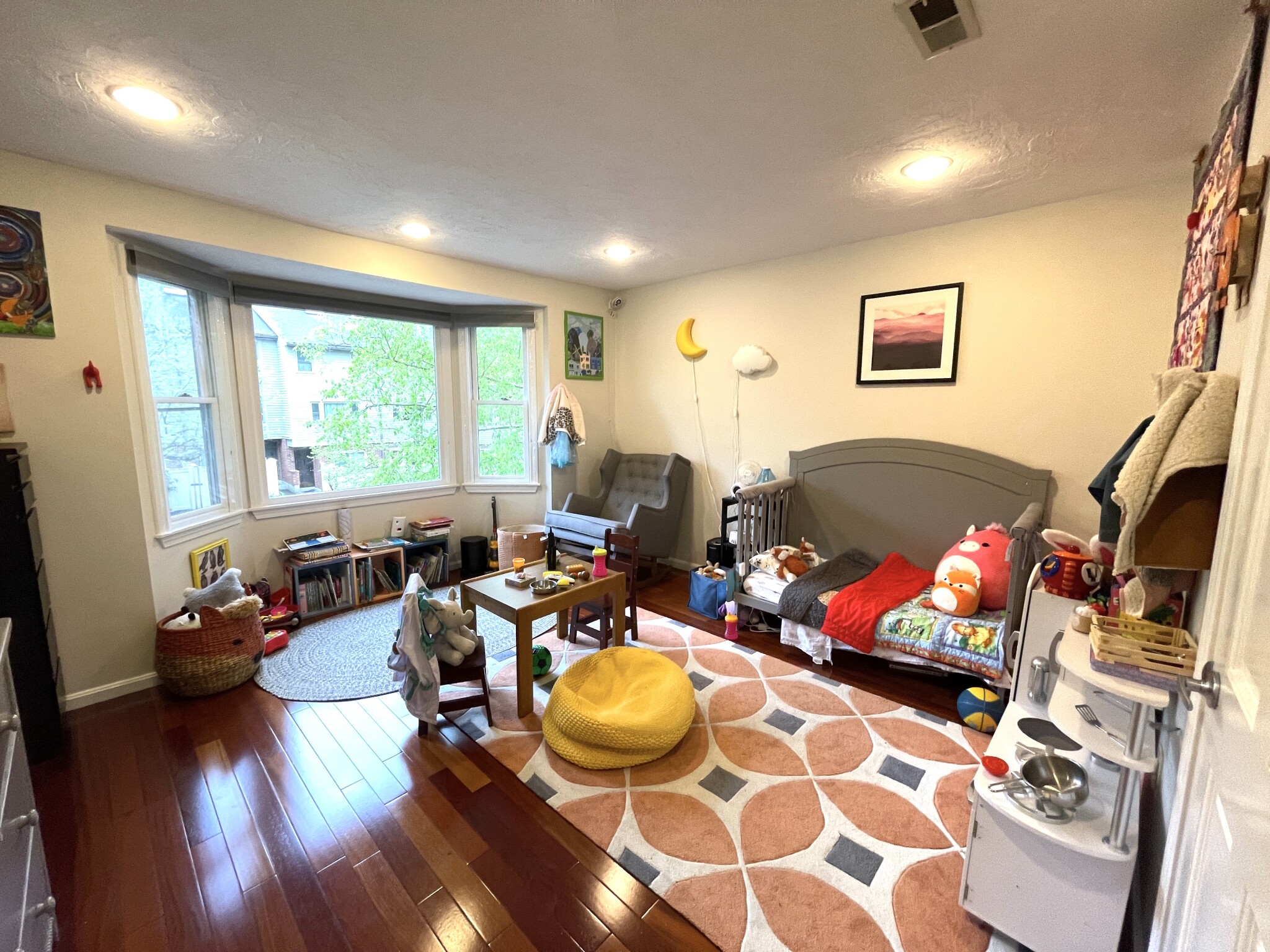 3 bed, 2.5 bath apartment for rent at 119 Beaconsfield Rd, Washington Square — photo 17 of 22