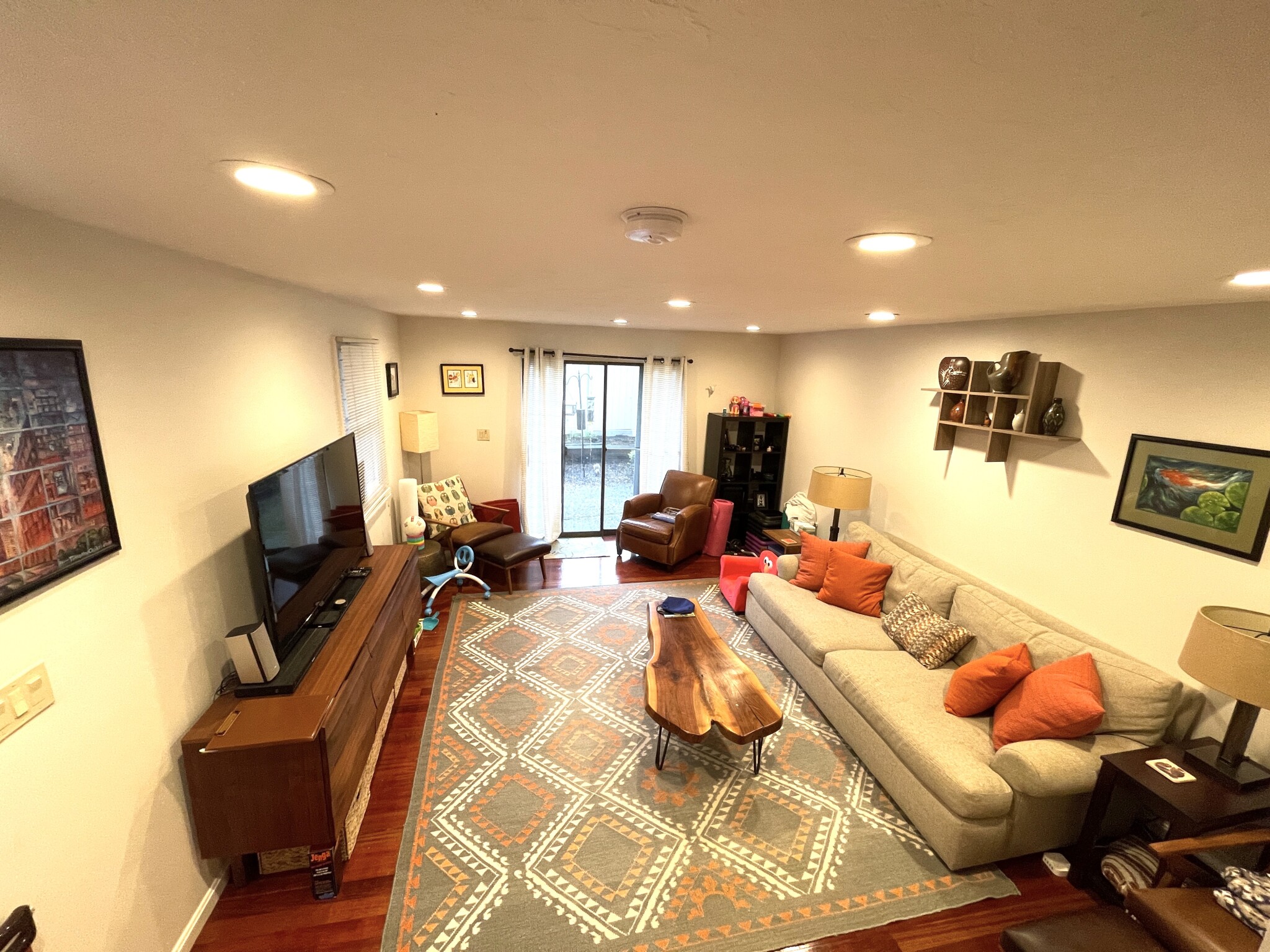 3 bed, 2.5 bath apartment for rent at 119 Beaconsfield Rd, Washington Square — photo 4 of 22