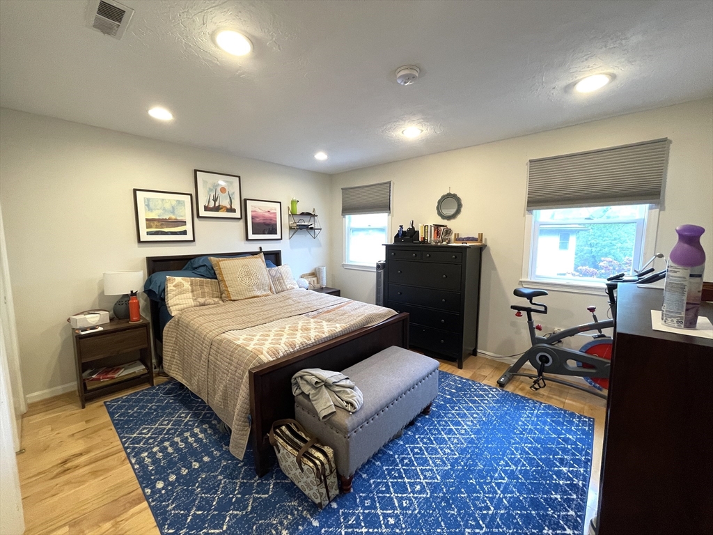 3 bed, 3 bath apartment for rent at 119 Beaconsfield Unit 1, Aspinwall Hill — photo 12 of 16