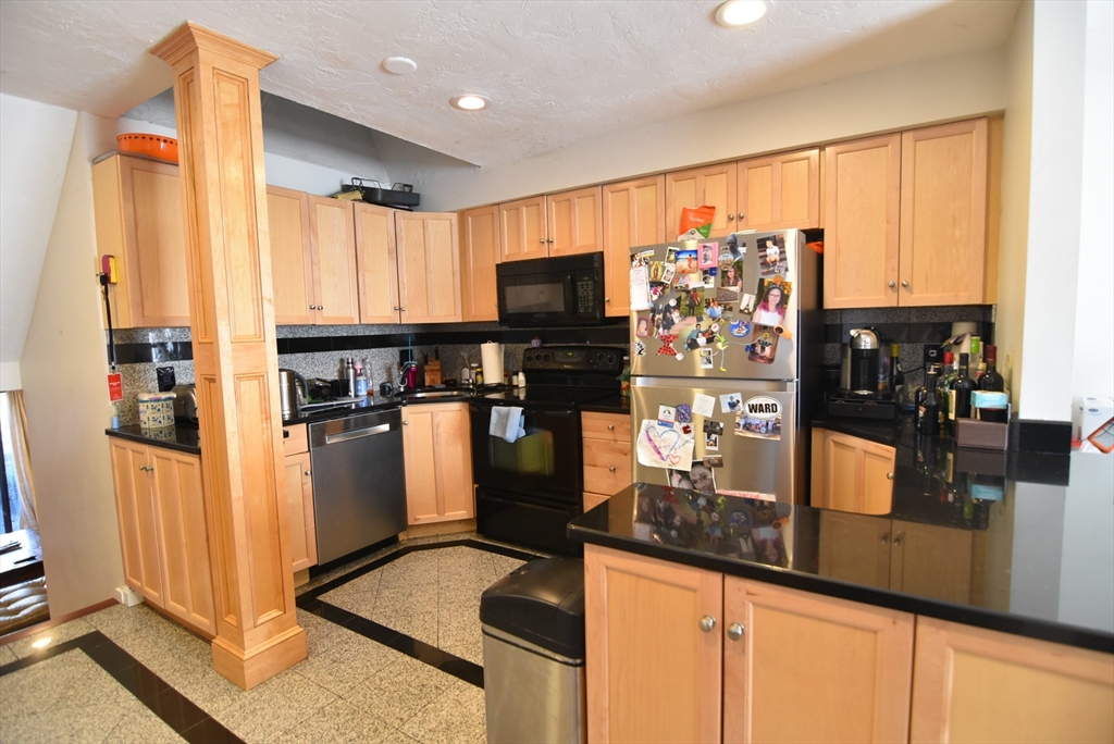 3 bed, 3 bath apartment for rent at 119 Beaconsfield Unit 1, Aspinwall Hill — photo 5 of 16