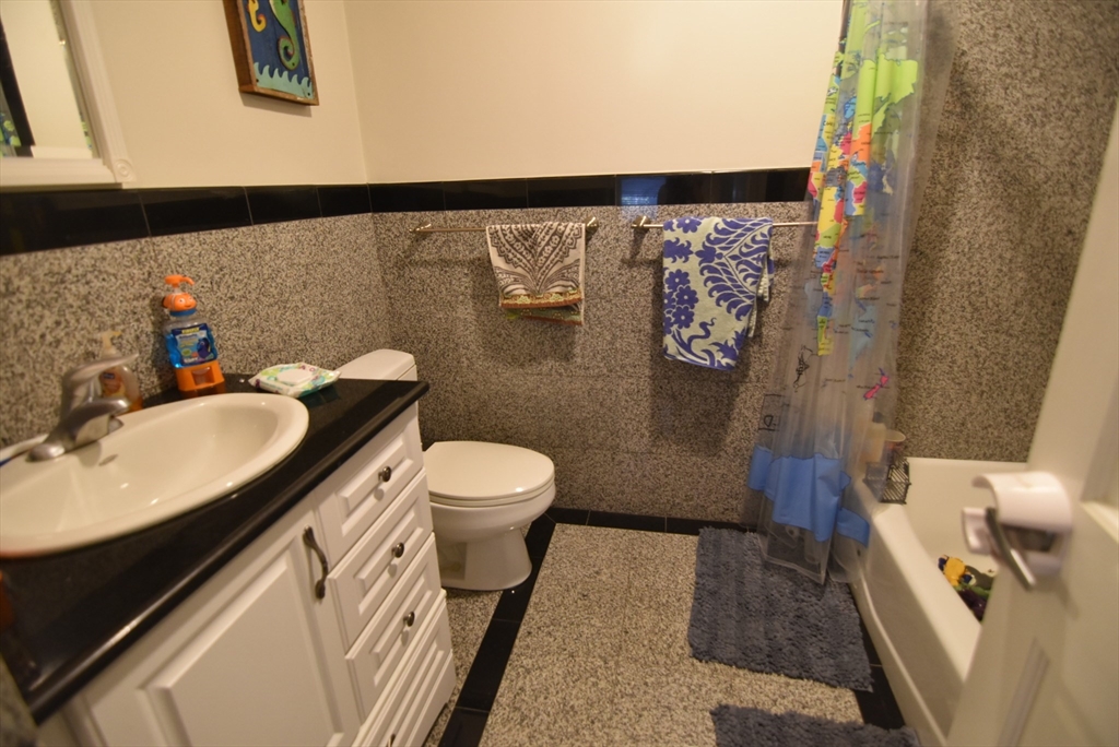 3 bed, 3 bath apartment for rent at 119 Beaconsfield Unit 1, Aspinwall Hill — photo 15 of 16