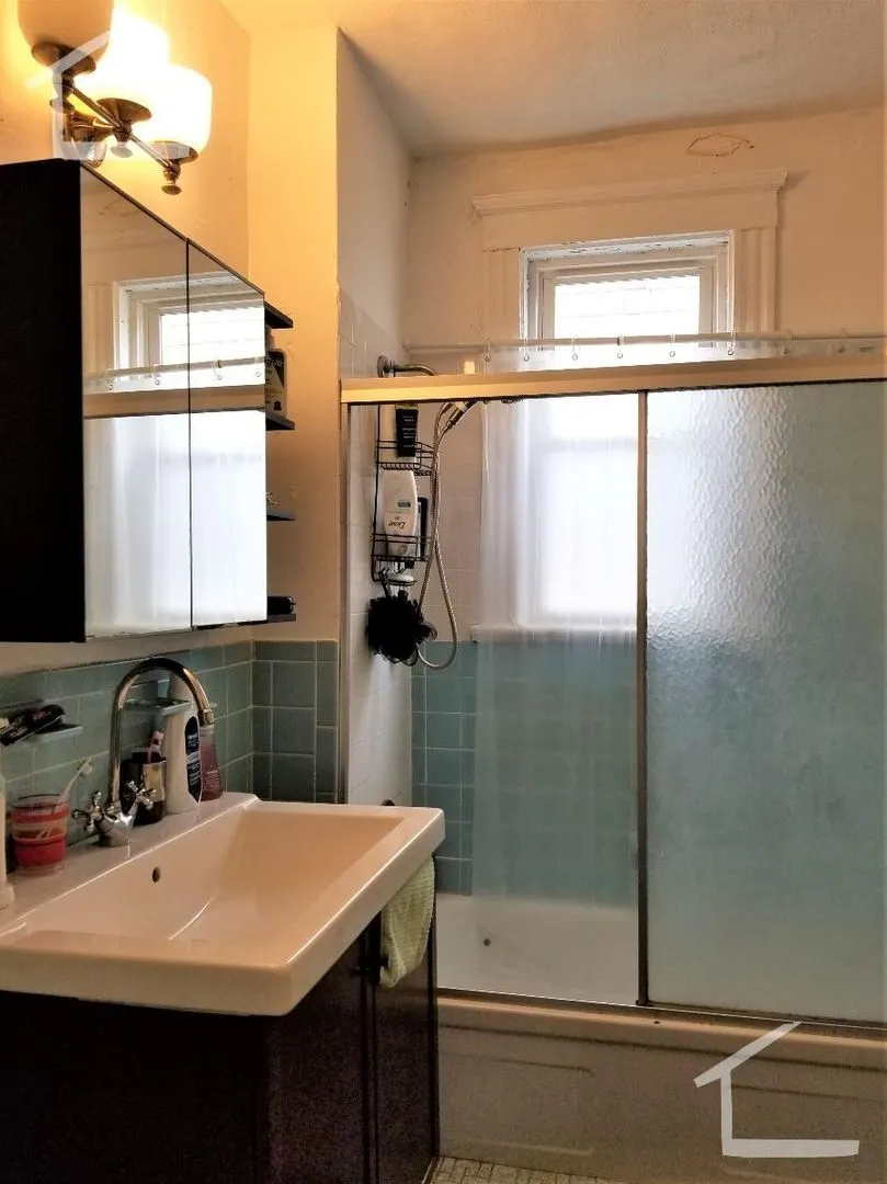 3 bed, 1 bath apartment for rent at 119 Browne St Unit 1, North Brookline — photo 4 of 14