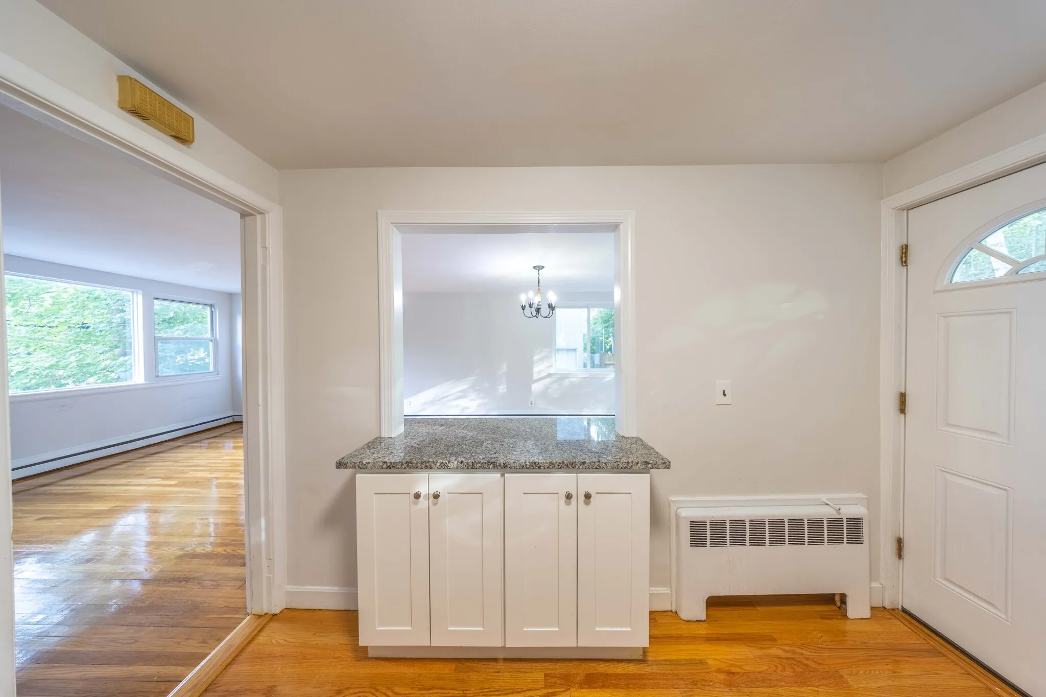 3 bed, 1 bath apartment for rent at 119 Chestnut St Unit 119, High Street Hill — photo 3 of 25