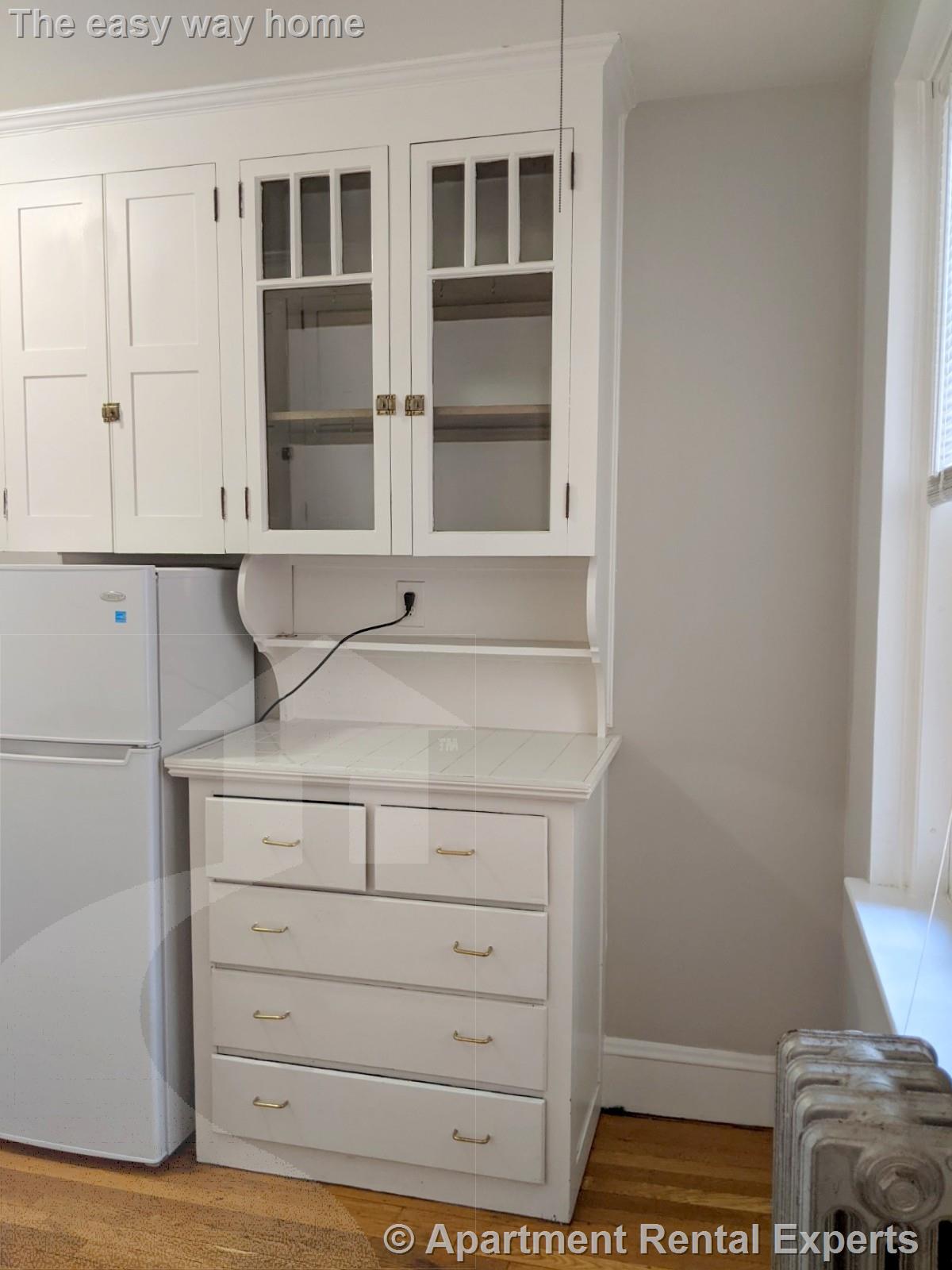 Studio bed, 1 bath apartment for rent at 119 College Ave Unit 7, Davis Square — photo 8 of 10