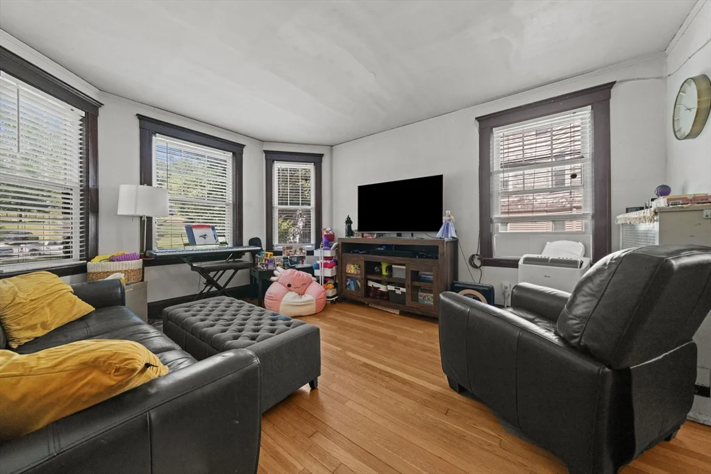 2 bed, 1 bath apartment for rent at 119 Eliot St Unit 1, Brookline Hills — photo 2 of 18