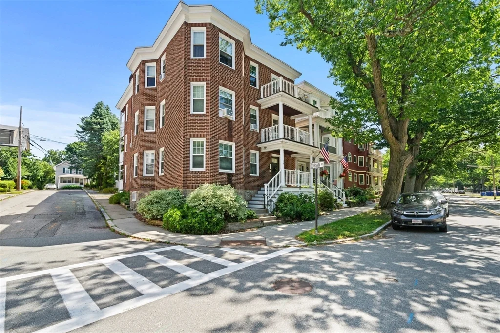 2 bed, 1 bath apartment for rent at 119 Eliot St Unit 1, Brookline Hills — photo 17 of 18