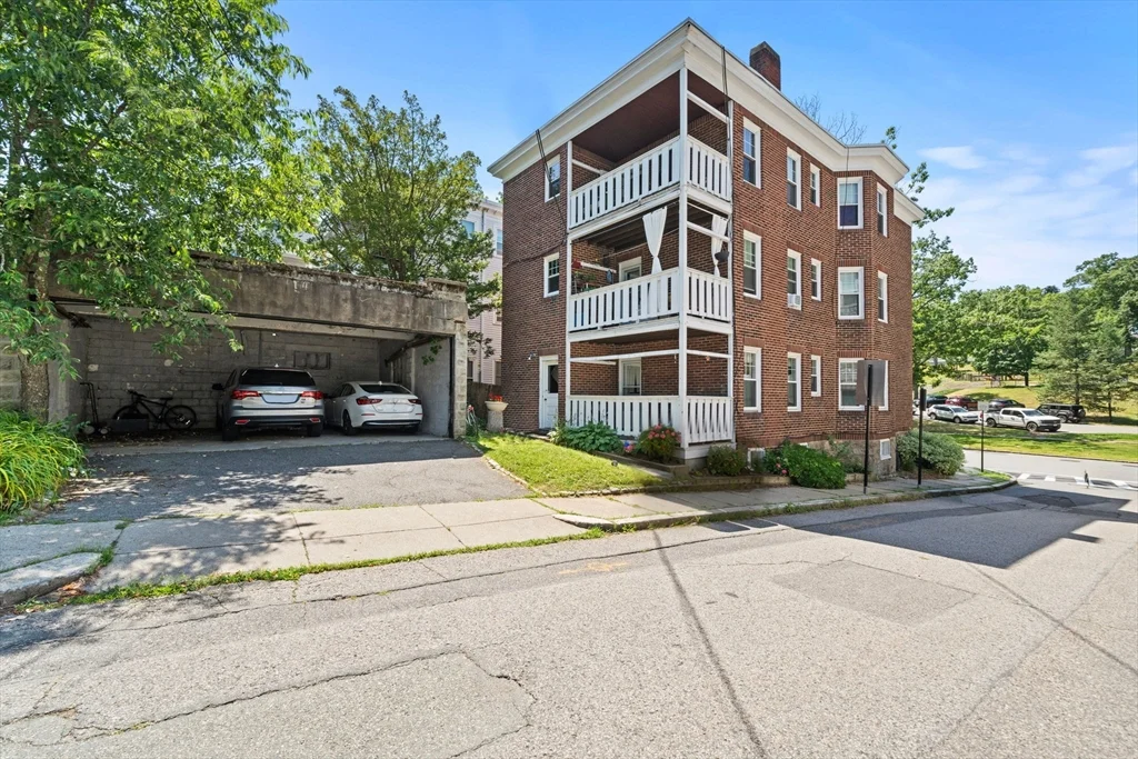 2 bed, 1 bath apartment for rent at 119 Eliot St Unit 1, Brookline Hills — photo 15 of 18