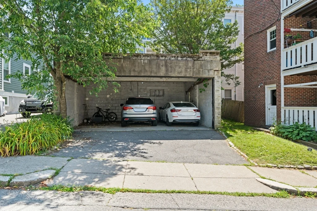 2 bed, 1 bath apartment for rent at 119 Eliot St Unit 1, Brookline Hills — photo 16 of 18