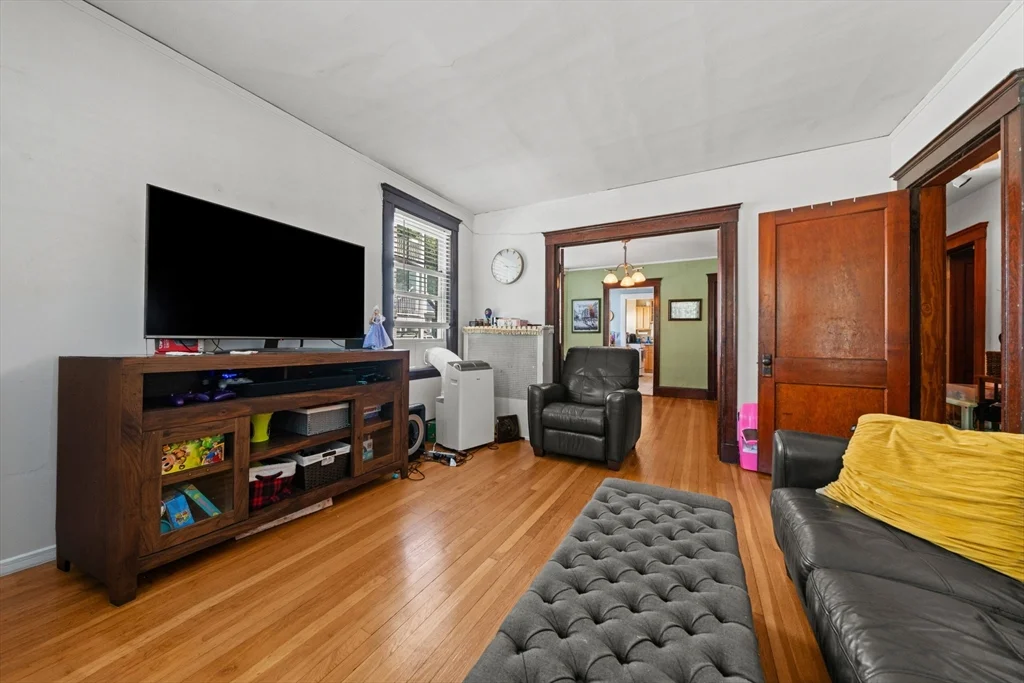2 bed, 1 bath apartment for rent at 119 Eliot St Unit 1, Brookline Hills — photo 3 of 18