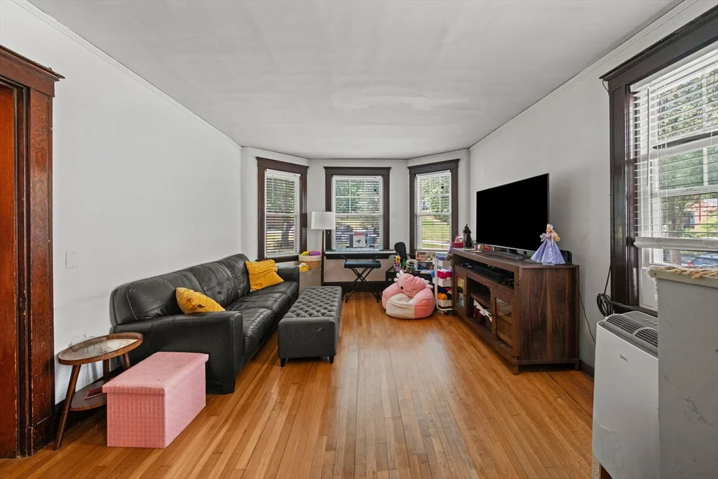 2 bed, 1 bath apartment for rent at 119 Eliot St Unit 1, Brookline Hills — photo 4 of 18