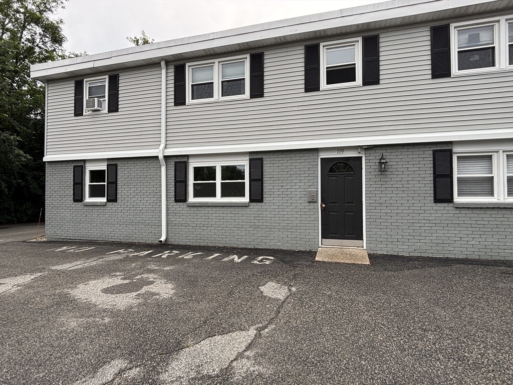 2 bed, 1 bath apartment for rent at 119 Knight Ave Unit 1, Attleboro