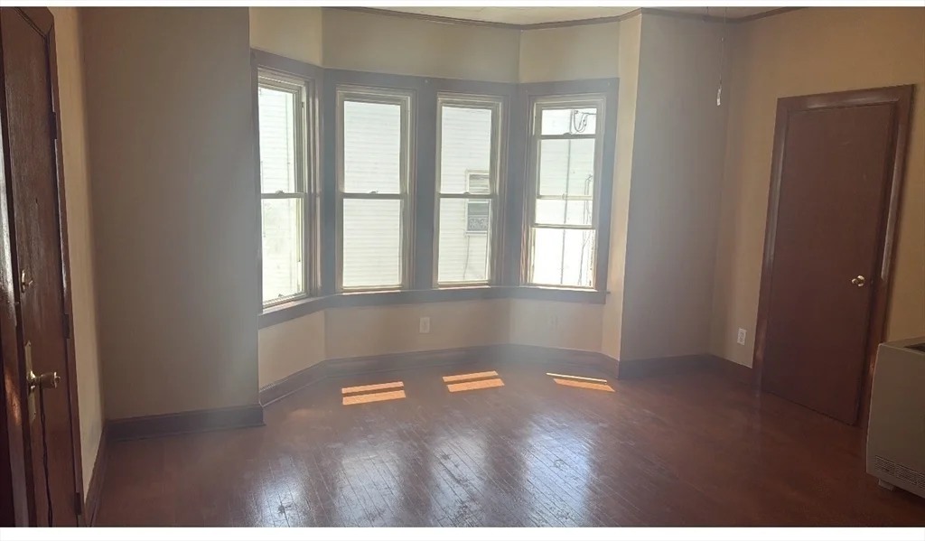 3 bed, 1 bath apartment for rent at 119 Robeson St Unit 2, Fall River — photo 2 of 14