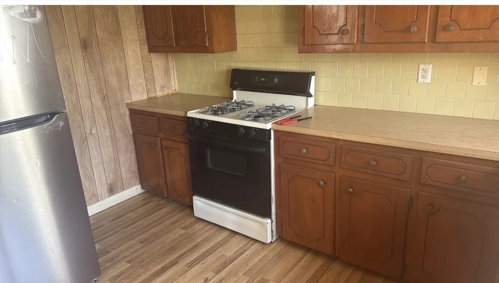 3 bed, 1 bath apartment for rent at 119 Robeson St Unit 2, Fall River — photo 5 of 14
