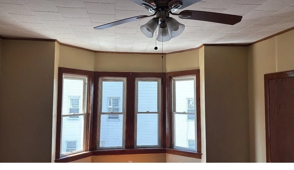 3 bed, 1 bath apartment for rent at 119 Robeson St Unit 2, Fall River — photo 3 of 14