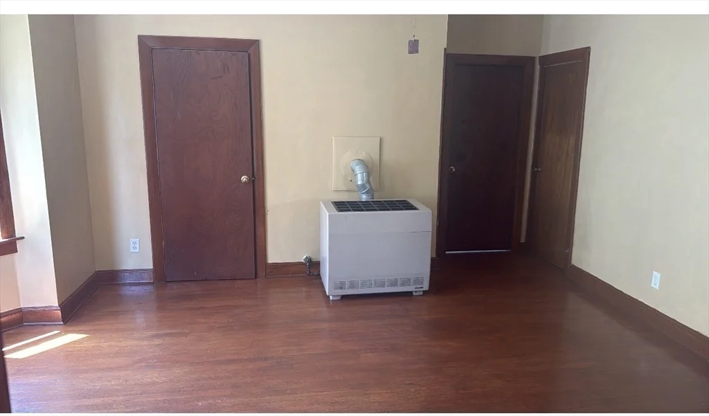 3 bed, 1 bath apartment for rent at 119 Robeson St Unit 2, Fall River — photo 10 of 14