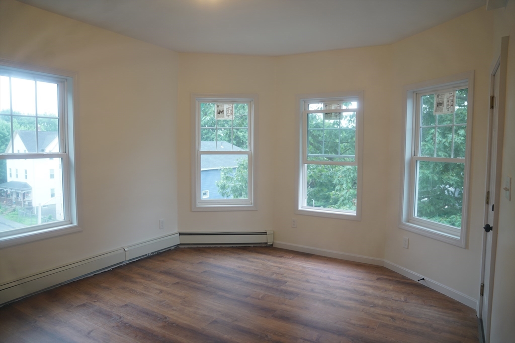 3 bed, 1 bath apartment for rent at 119 Rodney Unit 1, Worcester — photo 3 of 14