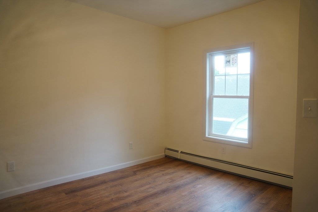 3 bed, 1 bath apartment for rent at 119 Rodney Unit 1, Worcester — photo 5 of 14