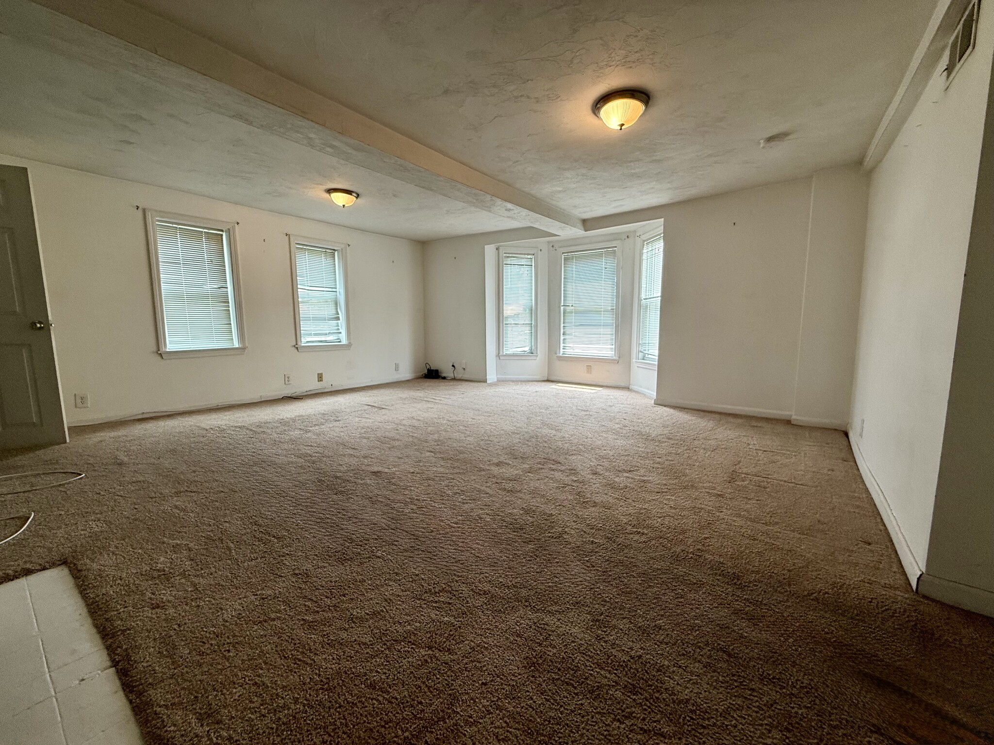 3 bed, 1 bath apartment for rent at 119 South St Unit 1, Banks Square — photo 6 of 18