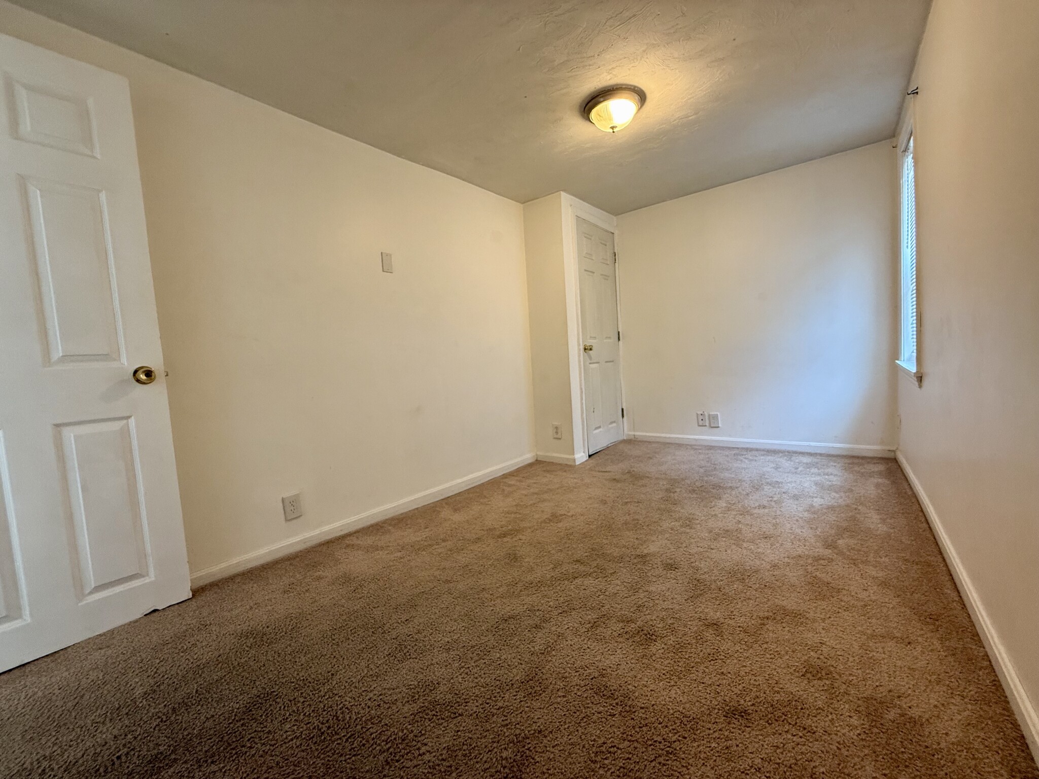 3 bed, 1 bath apartment for rent at 119 South St Unit 1, Banks Square — photo 11 of 18