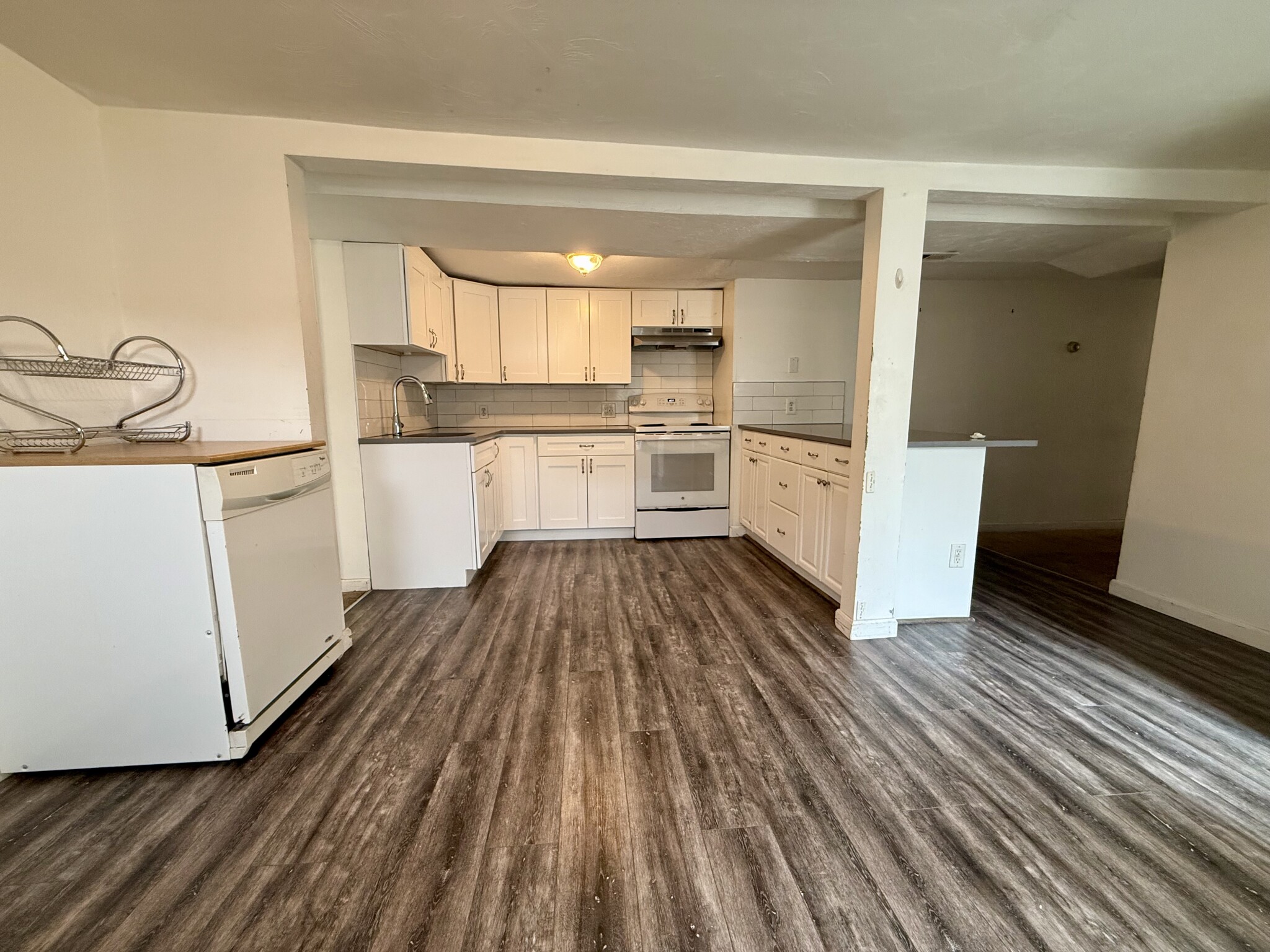 3 bed, 1 bath apartment for rent at 119 South St Unit 1, Banks Square — photo 1 of 18