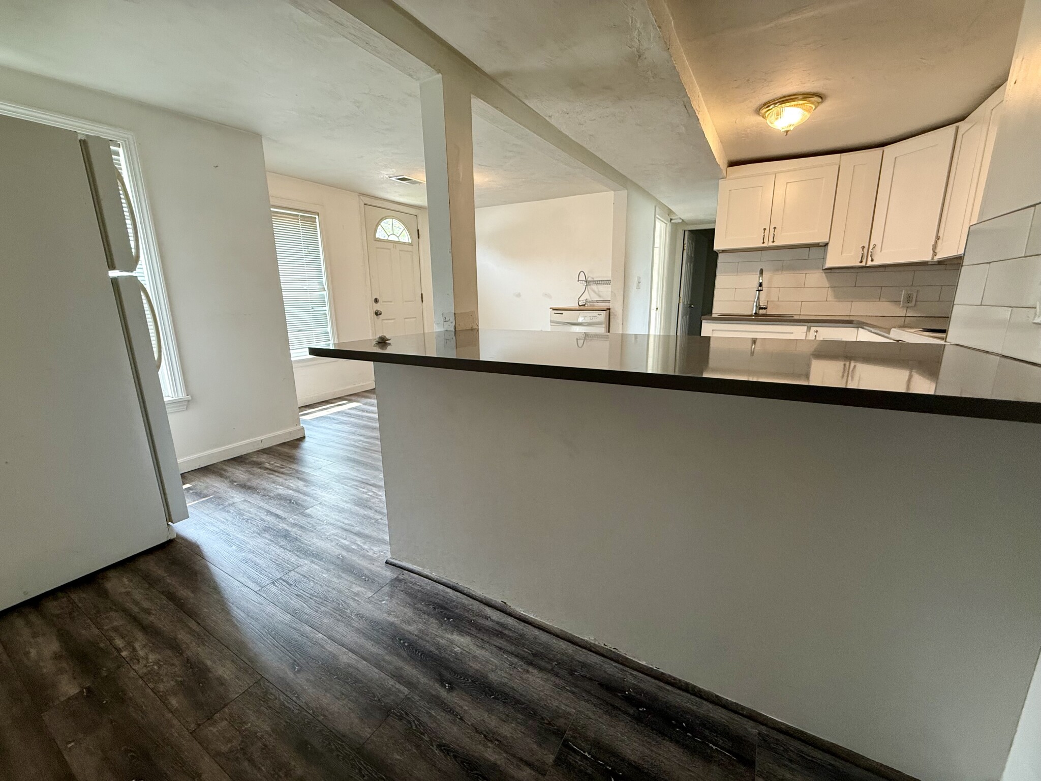 3 bed, 1 bath apartment for rent at 119 South St Unit 1, Banks Square — photo 5 of 18