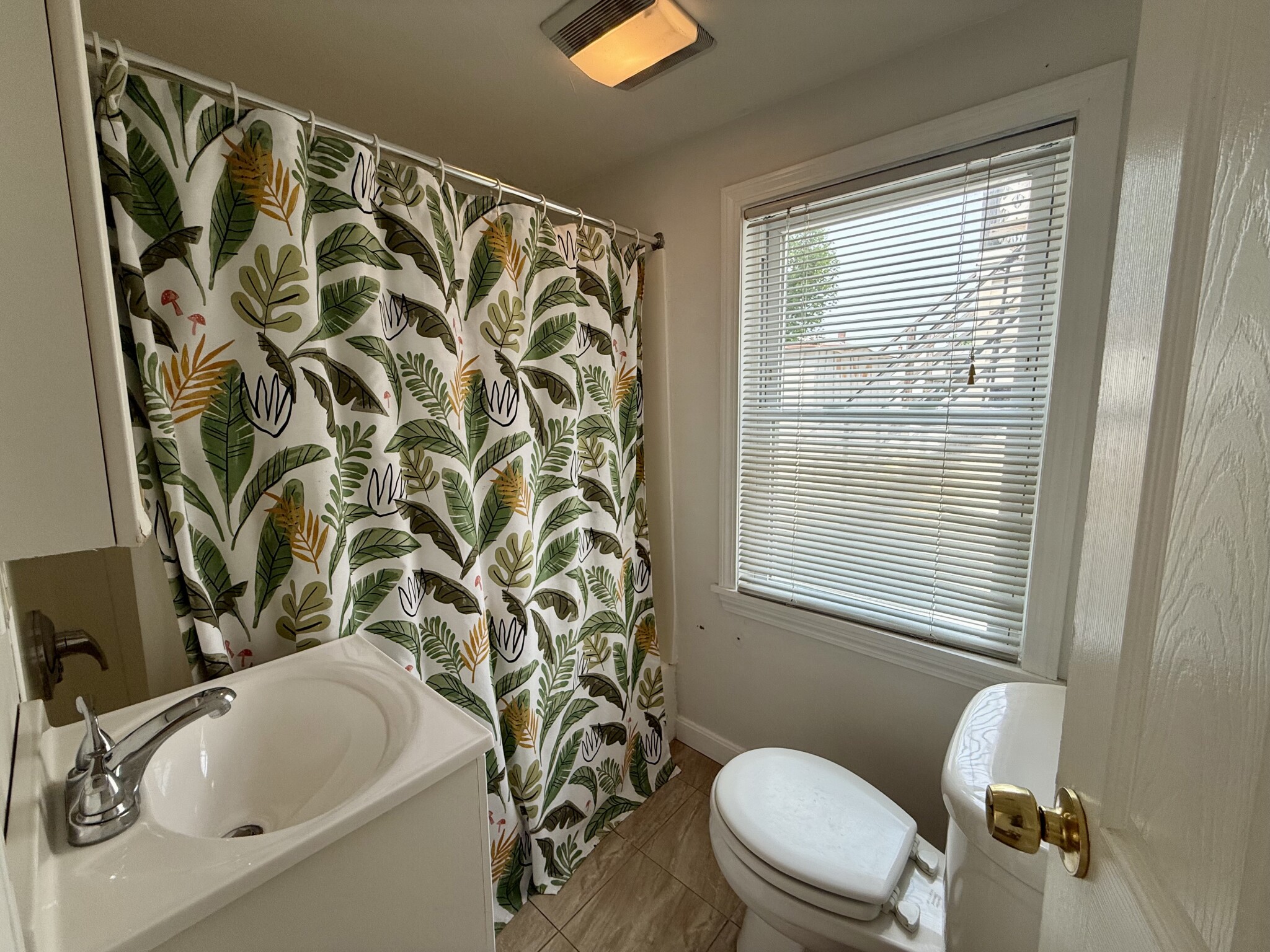 3 bed, 1 bath apartment for rent at 119 South St Unit 1, Banks Square — photo 17 of 18
