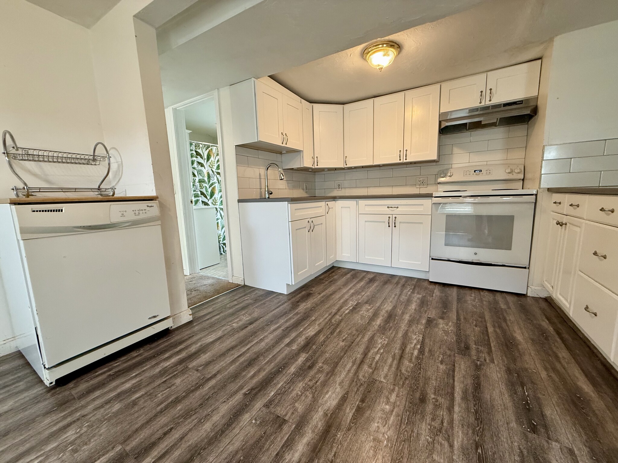 3 bed, 1 bath apartment for rent at 119 South St Unit 1, Banks Square — photo 2 of 18