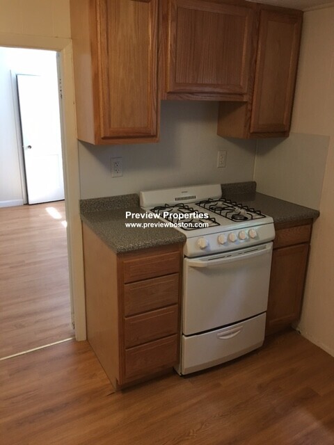 1 bed, 1 bath apartment for rent at 119 Sutherland Rd Unit AP, Brighton — photo 2 of 7