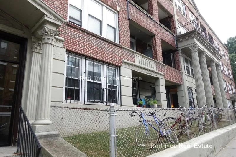 2 bed, 1 bath apartment for rent at 119 Sutherland Rd Unit E, Brighton — photo 2 of 2