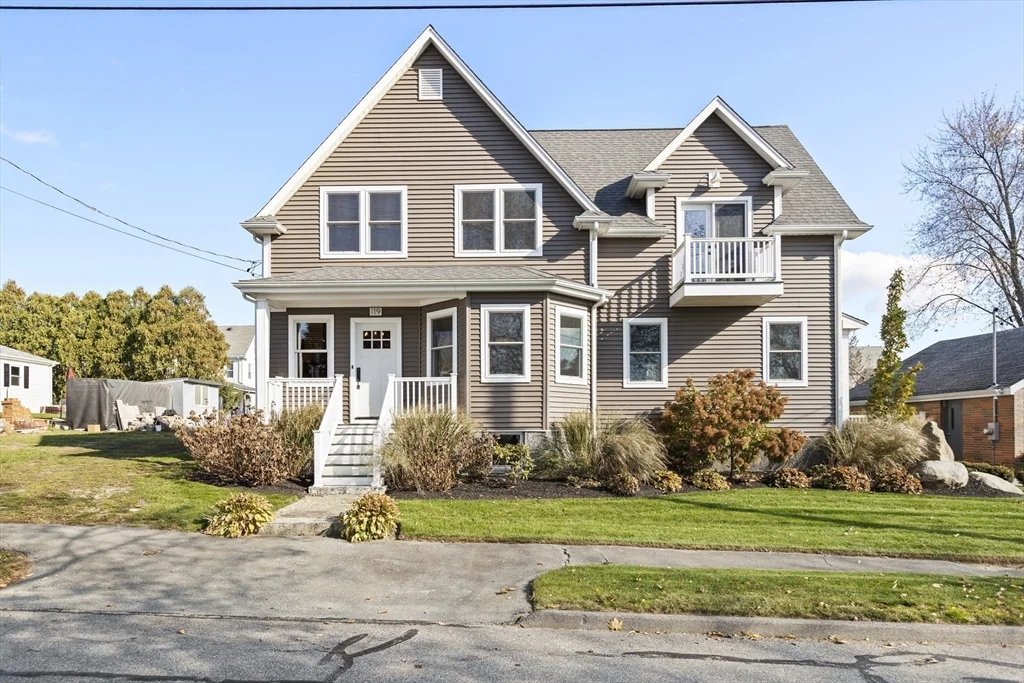 3 bed, 2 bath apartment for rent at 119 Sycamore St, Fairhaven — photo 1 of 26