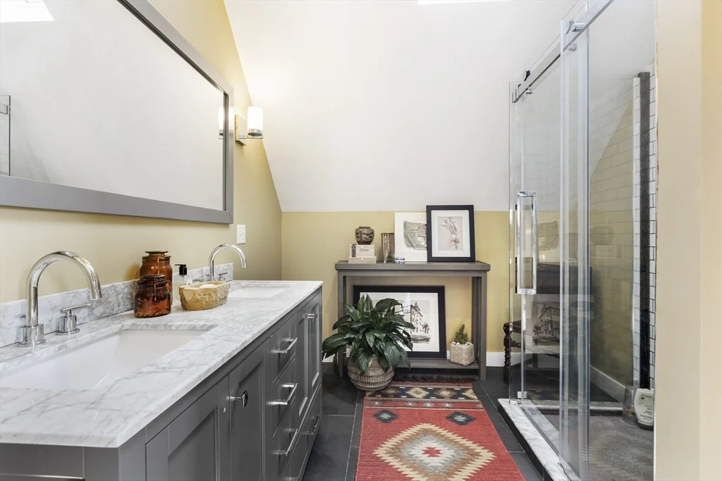 3 bed, 2 bath apartment for rent at 119 Sycamore St, Fairhaven — photo 16 of 26