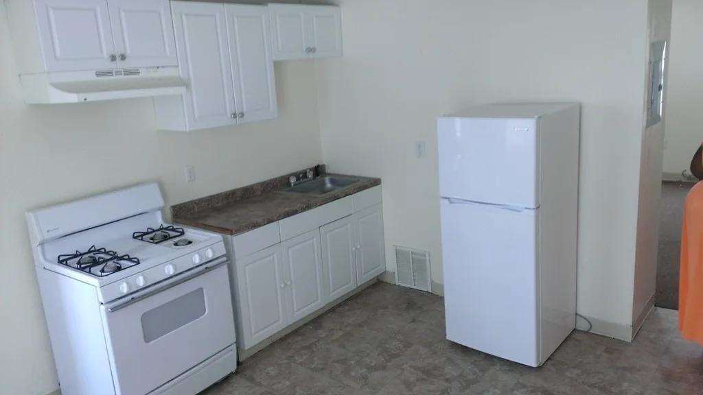 1 bed, 1 bath apartment for rent at 119 Wade St Unit 2B, Fall River — photo 4 of 6