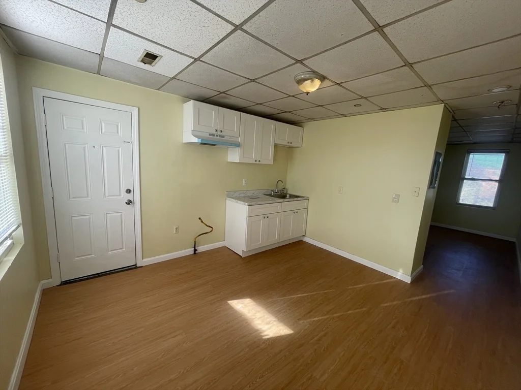 1 bed, 1 bath apartment for rent at 119 Wade St Unit 3B, Fall River — photo 2 of 7
