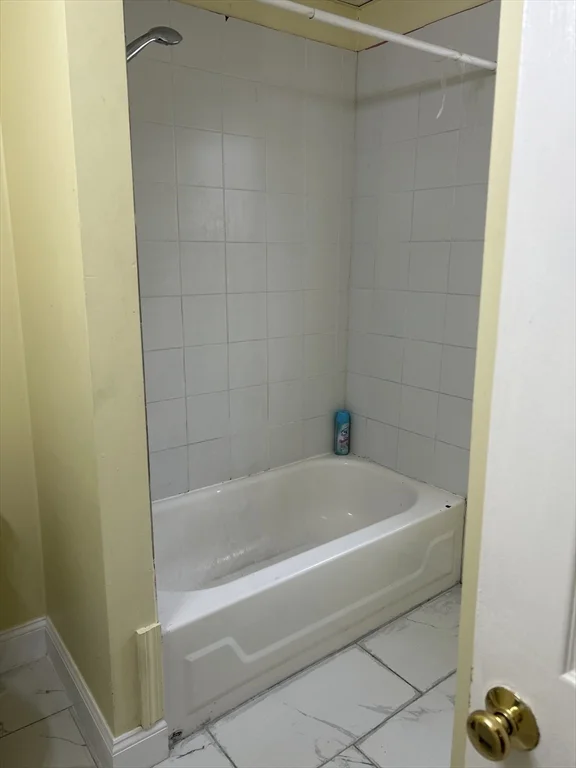 1 bed, 1 bath apartment for rent at 119 Wade St Unit 3B, Fall River — photo 4 of 7