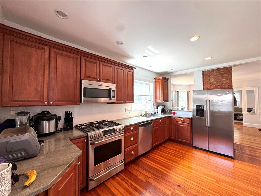 2 bed, 1 bath apartment for rent at 119 Warren St Unit 1, Arlington — photo 1 of 27