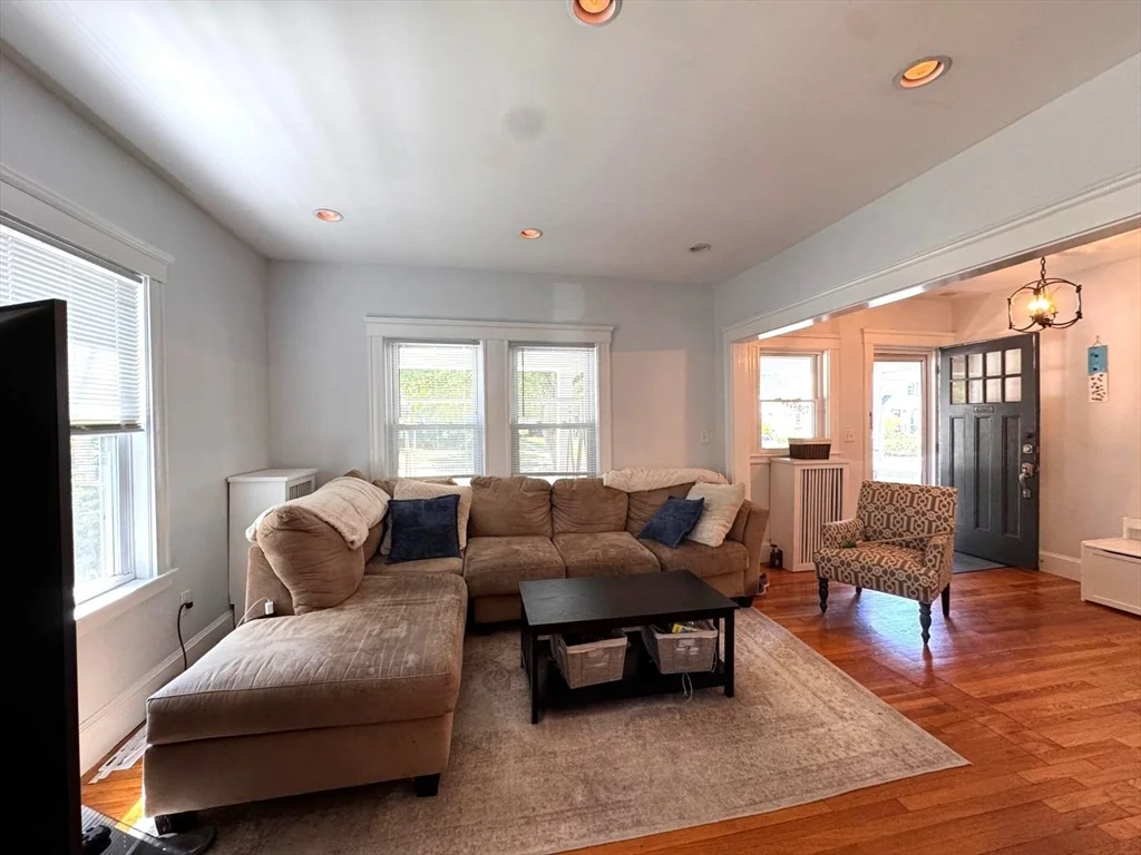 2 bed, 1 bath apartment for rent at 119 Warren St Unit 1, Arlington — photo 14 of 27