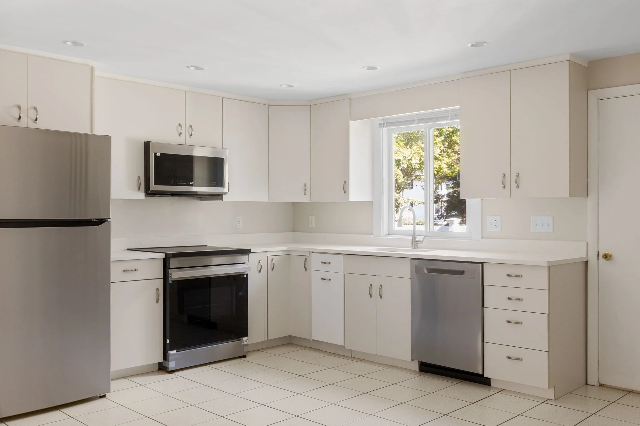 3 bed, 2 bath apartment for rent at 119 Waverley St Unit 1, Waverley — photo 2 of 20