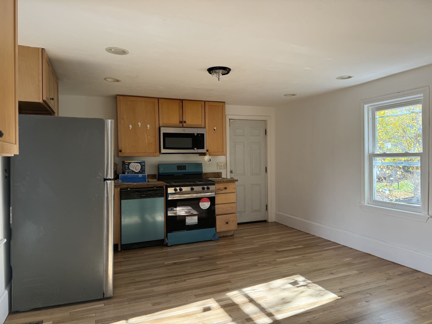 3 bed, 2 bath apartment for rent at 119 Whitfield St Unit 0, Dorchester — photo 1 of 6