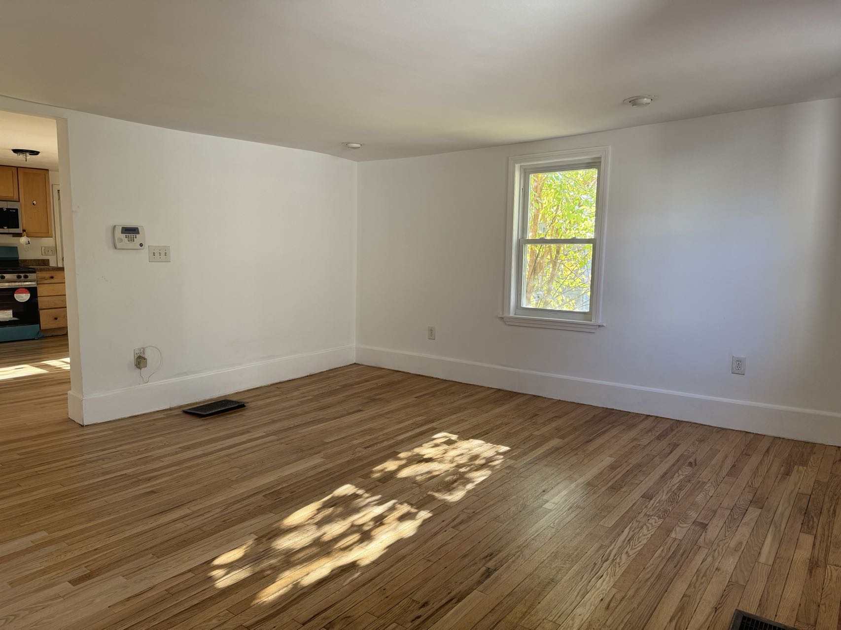 3 bed, 2 bath apartment for rent at 119 Whitfield St Unit 0, Dorchester — photo 2 of 6