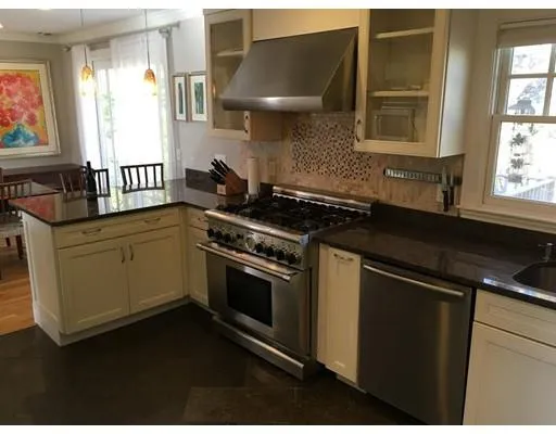3 bed, 2 bath apartment for rent at 119 York Ter Unit 2, Coolidge Corner — photo 3 of 9