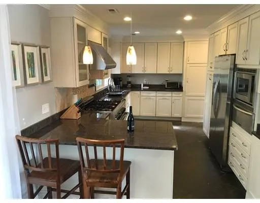 3 bed, 2 bath apartment for rent at 119 York Ter Unit 2, Coolidge Corner — photo 2 of 9