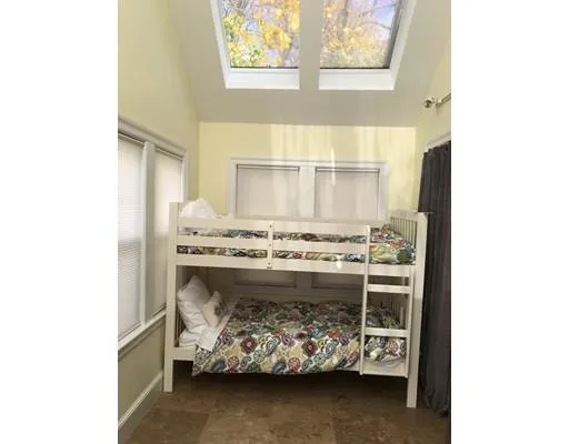 3 bed, 2 bath apartment for rent at 119 York Ter Unit 2, Coolidge Corner — photo 5 of 9