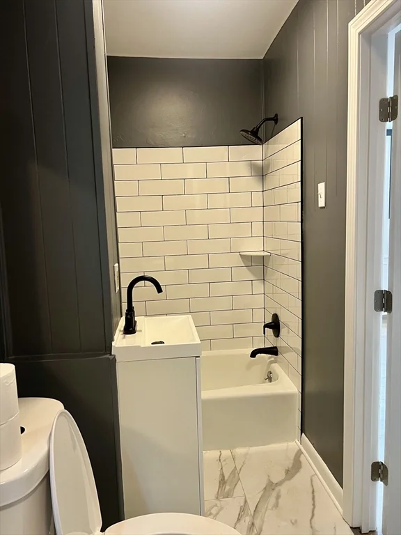 3 bed, 1 bath apartment for rent at 1190 Pleasant St Unit 1, New Bedford — photo 17 of 19