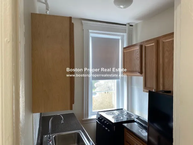 Studio bed, 1 bath apartment for rent at 1191 Boylston St Unit 29, Fenway — photo 3 of 19